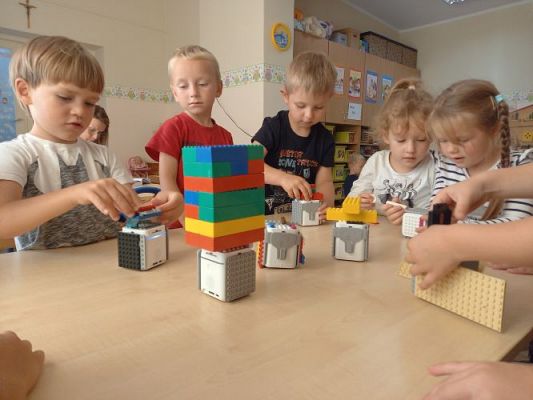 Grafika #9: Robotyka/programowanie 1. Poznajemy GeniBota