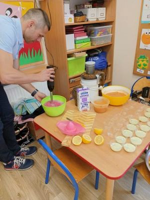 Grafika #6: 13.09.2022 "Przedszkolak w kuchni" - cykl zajęć z P. Magdą i Łukaszem Mielewczyk