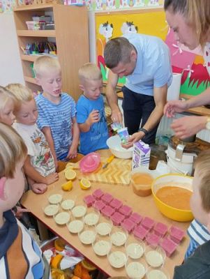 Grafika #14: 13.09.2022 "Przedszkolak w kuchni" - cykl zajęć z P. Magdą i Łukaszem Mielewczyk