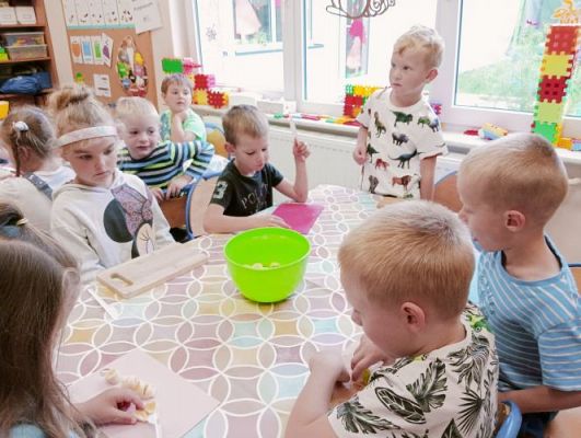 Grafika #16: 13.09.2022 "Przedszkolak w kuchni" - cykl zajęć z P. Magdą i Łukaszem Mielewczyk