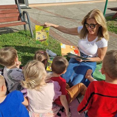 Grafika #1: 03.10.2023 "Bajka na trawie" - zajęcia edukacyjne w ogrodzie przedszkolnym