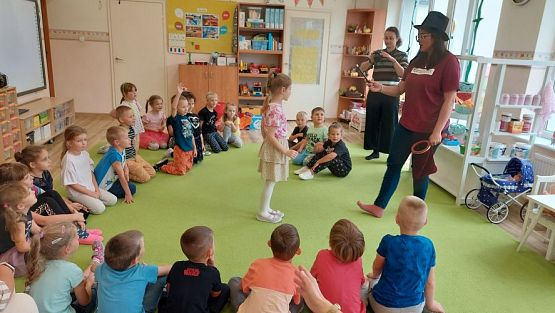 Grafika #55: 26.09.2023 Zajęcia animacyjne z panią Agatą z Sensoludka