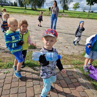 Grafika #4: 14.09.2023 - Sprzątanie Świata