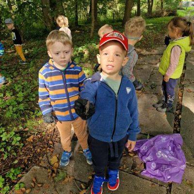 Grafika #11: 14.09.2023 - Sprzątanie Świata