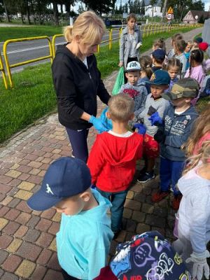 Grafika #36: 14.09.2023 - Sprzątanie Świata