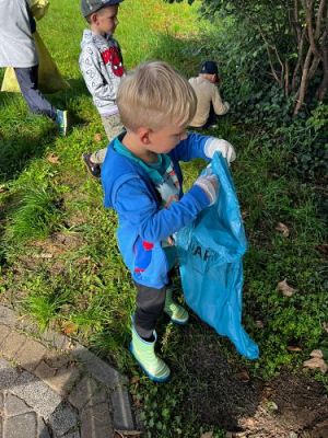 Grafika #38: 14.09.2023 - Sprzątanie Świata