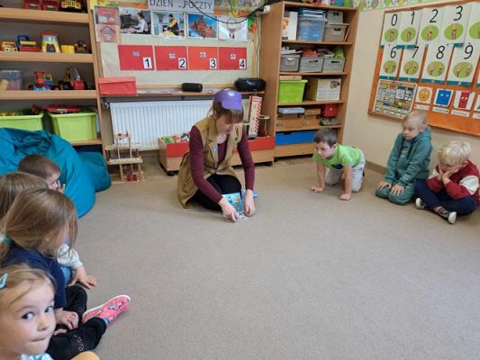 Grafika #12: 18.10.2023 Dzień listonosza - zajęcia edukacyjne w gr II