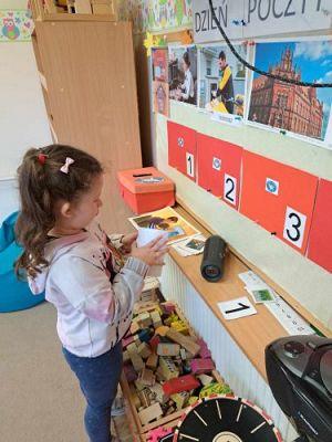 Grafika #15: 18.10.2023 Dzień listonosza - zajęcia edukacyjne w gr II