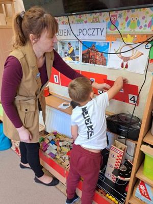 Grafika #33: 18.10.2023 Dzień listonosza - zajęcia edukacyjne w gr II