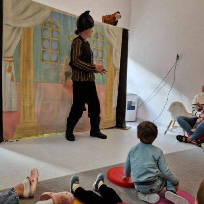 Grafika #15: 09.10.2023 Przedstawienie teatralne "Kot w butach" w wykonaniu teatru "Duet" z Krakowa