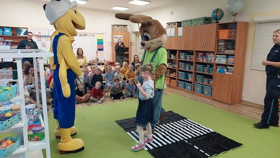 Grafika #17: 25.10.2023 "Bezpieczny przedszkolak na drodze"