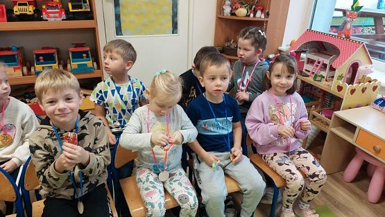 Grafika #47: 25.10.2023 "Bezpieczny przedszkolak na drodze"