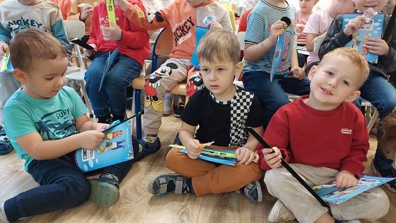 Grafika #49: 25.10.2023 "Bezpieczny przedszkolak na drodze"