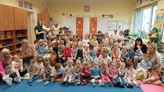 Grafika #0: 25.10.2023 Przedstawienie teatralne pt."Niespodzianka od serca" w wykonaniu teatru "Eden" z Wieliczki