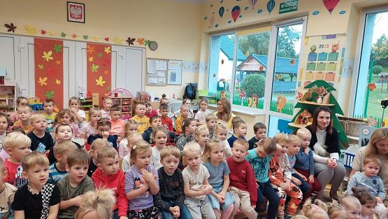 Grafika #3: 25.10.2023 Przedstawienie teatralne pt."Niespodzianka od serca" w wykonaniu teatru "Eden" z Wieliczki