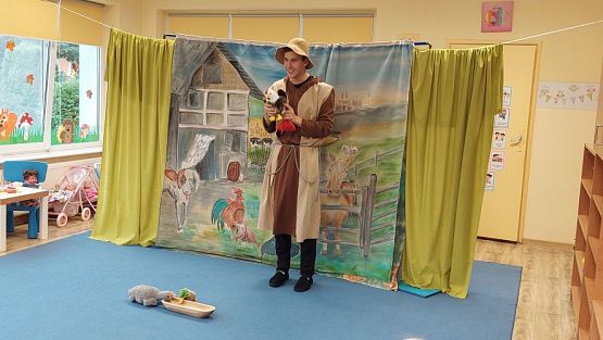 Grafika #11: 25.10.2023 Przedstawienie teatralne pt."Niespodzianka od serca" w wykonaniu teatru "Eden" z Wieliczki