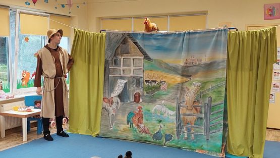 Grafika #13: 25.10.2023 Przedstawienie teatralne pt."Niespodzianka od serca" w wykonaniu teatru "Eden" z Wieliczki