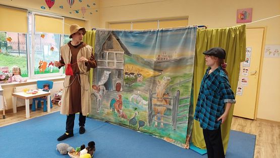 Grafika #16: 25.10.2023 Przedstawienie teatralne pt."Niespodzianka od serca" w wykonaniu teatru "Eden" z Wieliczki