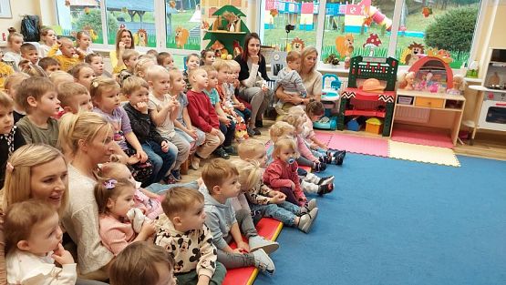 Grafika #18: 25.10.2023 Przedstawienie teatralne pt."Niespodzianka od serca" w wykonaniu teatru "Eden" z Wieliczki