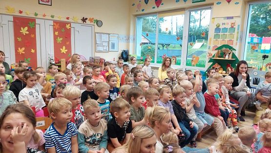 Grafika #19: 25.10.2023 Przedstawienie teatralne pt."Niespodzianka od serca" w wykonaniu teatru "Eden" z Wieliczki