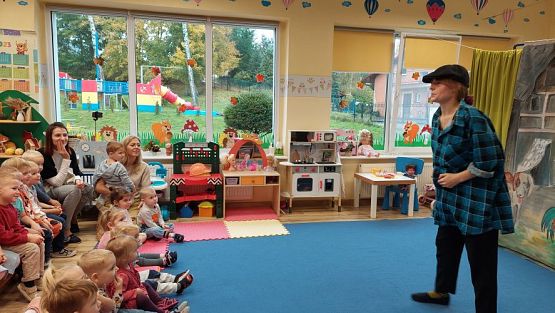 Grafika #21: 25.10.2023 Przedstawienie teatralne pt."Niespodzianka od serca" w wykonaniu teatru "Eden" z Wieliczki