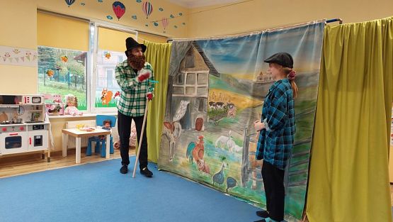 Grafika #23: 25.10.2023 Przedstawienie teatralne pt."Niespodzianka od serca" w wykonaniu teatru "Eden" z Wieliczki