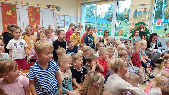 Grafika #26: 25.10.2023 Przedstawienie teatralne pt."Niespodzianka od serca" w wykonaniu teatru "Eden" z Wieliczki