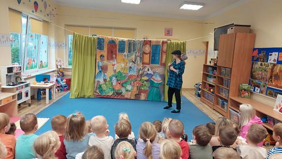 Grafika #29: 25.10.2023 Przedstawienie teatralne pt."Niespodzianka od serca" w wykonaniu teatru "Eden" z Wieliczki