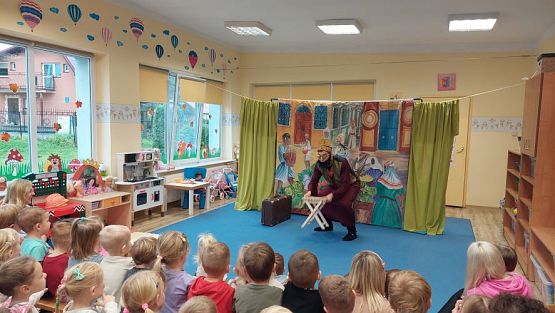 Grafika #31: 25.10.2023 Przedstawienie teatralne pt."Niespodzianka od serca" w wykonaniu teatru "Eden" z Wieliczki