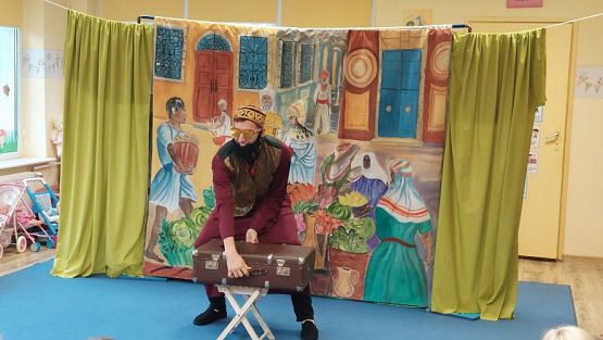 Grafika #32: 25.10.2023 Przedstawienie teatralne pt."Niespodzianka od serca" w wykonaniu teatru "Eden" z Wieliczki