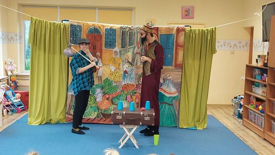 Grafika #39: 25.10.2023 Przedstawienie teatralne pt."Niespodzianka od serca" w wykonaniu teatru "Eden" z Wieliczki