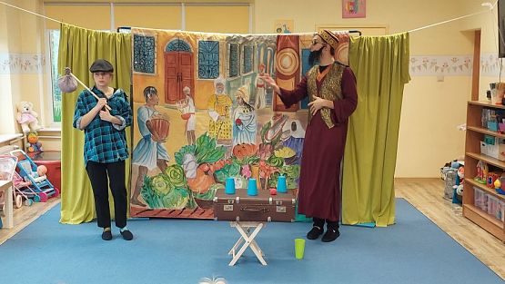 Grafika #41: 25.10.2023 Przedstawienie teatralne pt."Niespodzianka od serca" w wykonaniu teatru "Eden" z Wieliczki