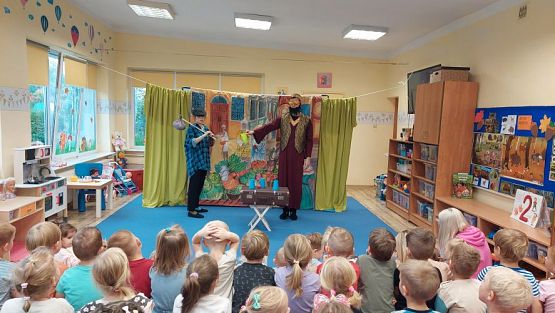 Grafika #44: 25.10.2023 Przedstawienie teatralne pt."Niespodzianka od serca" w wykonaniu teatru "Eden" z Wieliczki