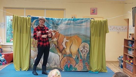 Grafika #50: 25.10.2023 Przedstawienie teatralne pt."Niespodzianka od serca" w wykonaniu teatru "Eden" z Wieliczki