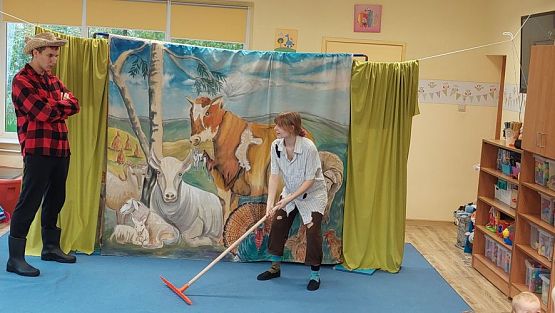 Grafika #51: 25.10.2023 Przedstawienie teatralne pt."Niespodzianka od serca" w wykonaniu teatru "Eden" z Wieliczki