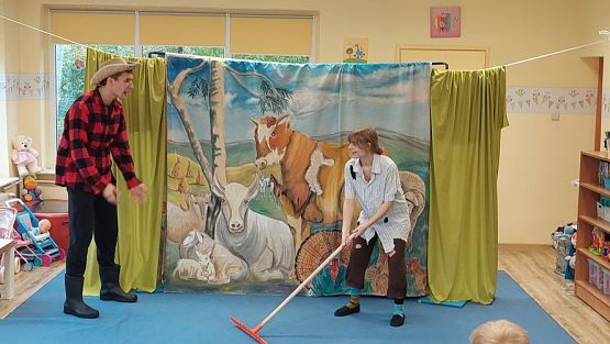 Grafika #52: 25.10.2023 Przedstawienie teatralne pt."Niespodzianka od serca" w wykonaniu teatru "Eden" z Wieliczki