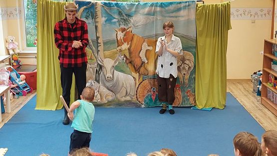 Grafika #54: 25.10.2023 Przedstawienie teatralne pt."Niespodzianka od serca" w wykonaniu teatru "Eden" z Wieliczki