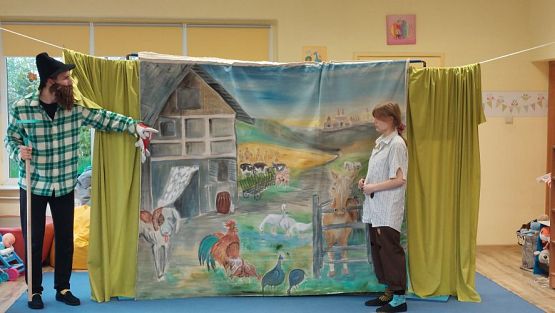 Grafika #57: 25.10.2023 Przedstawienie teatralne pt."Niespodzianka od serca" w wykonaniu teatru "Eden" z Wieliczki