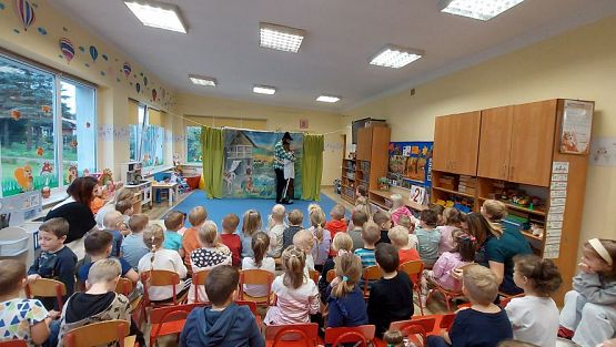 Grafika #59: 25.10.2023 Przedstawienie teatralne pt."Niespodzianka od serca" w wykonaniu teatru "Eden" z Wieliczki