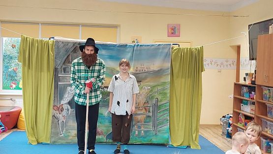 Grafika #61: 25.10.2023 Przedstawienie teatralne pt."Niespodzianka od serca" w wykonaniu teatru "Eden" z Wieliczki