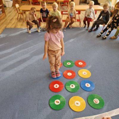 Grafika #25: 20.10.2023 EU CODE WEEK - Europejski tydzień kodowania w gr I - "Spacer po lesie" z robotem edukacyjnym GeniBot