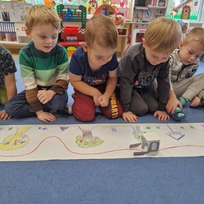 Grafika #56: 20.10.2023 EU CODE WEEK - Europejski tydzień kodowania w gr I - "Spacer po lesie" z robotem edukacyjnym GeniBot