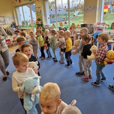 Grafika #16: 24.11.2023 Dzień Pluszowego Misia gr I