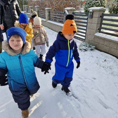 Grafika #1: 22.11.2023 Pierwszy śnieg i nasza radość