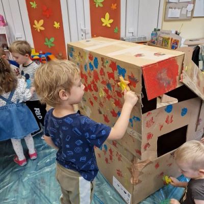 Grafika #27: 21.11.2023 Mały konstruktor - tworzenie budowli z różnej wielkości pudełek i kartonów gr I