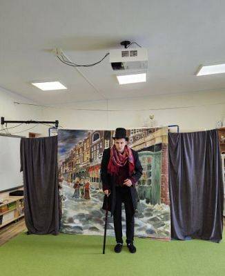 Grafika #2: 01.12.2023 Przedstawienie teatralne pt. "Opowieść wigilijna"