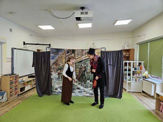 Grafika #4: 01.12.2023 Przedstawienie teatralne pt. "Opowieść wigilijna"