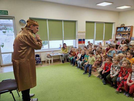 Grafika #5: 01.12.2023 Przedstawienie teatralne pt. "Opowieść wigilijna"