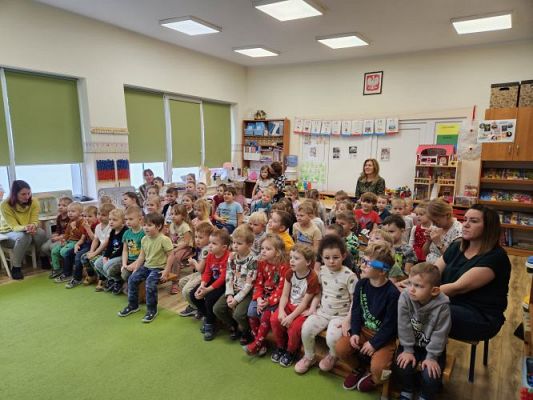 Grafika #6: 01.12.2023 Przedstawienie teatralne pt. "Opowieść wigilijna"