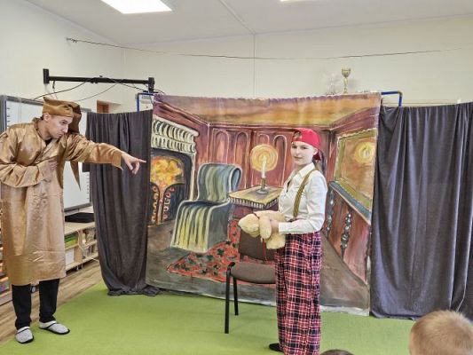 Grafika #8: 01.12.2023 Przedstawienie teatralne pt. "Opowieść wigilijna"